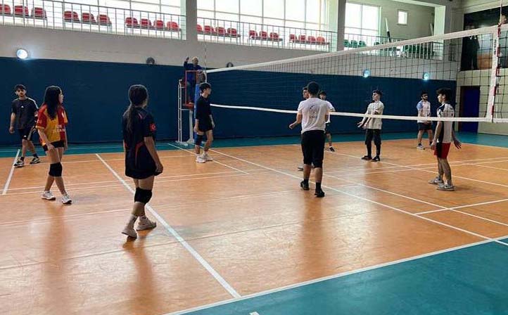 UNEC-də tələbələrarası voleybol çempionatı keçirilib